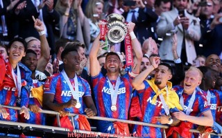 杏彩体育-火箭队历史老球员名单回顾与球迷记忆中的巨星