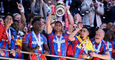 杏彩体育-火箭队历史老球员名单回顾与球迷记忆中的巨星