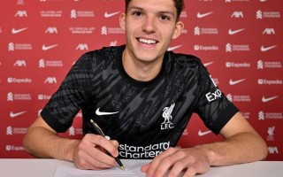 杏彩体育-法甲比赛亮点：法甲赛季中的经典瞬间与高光时刻